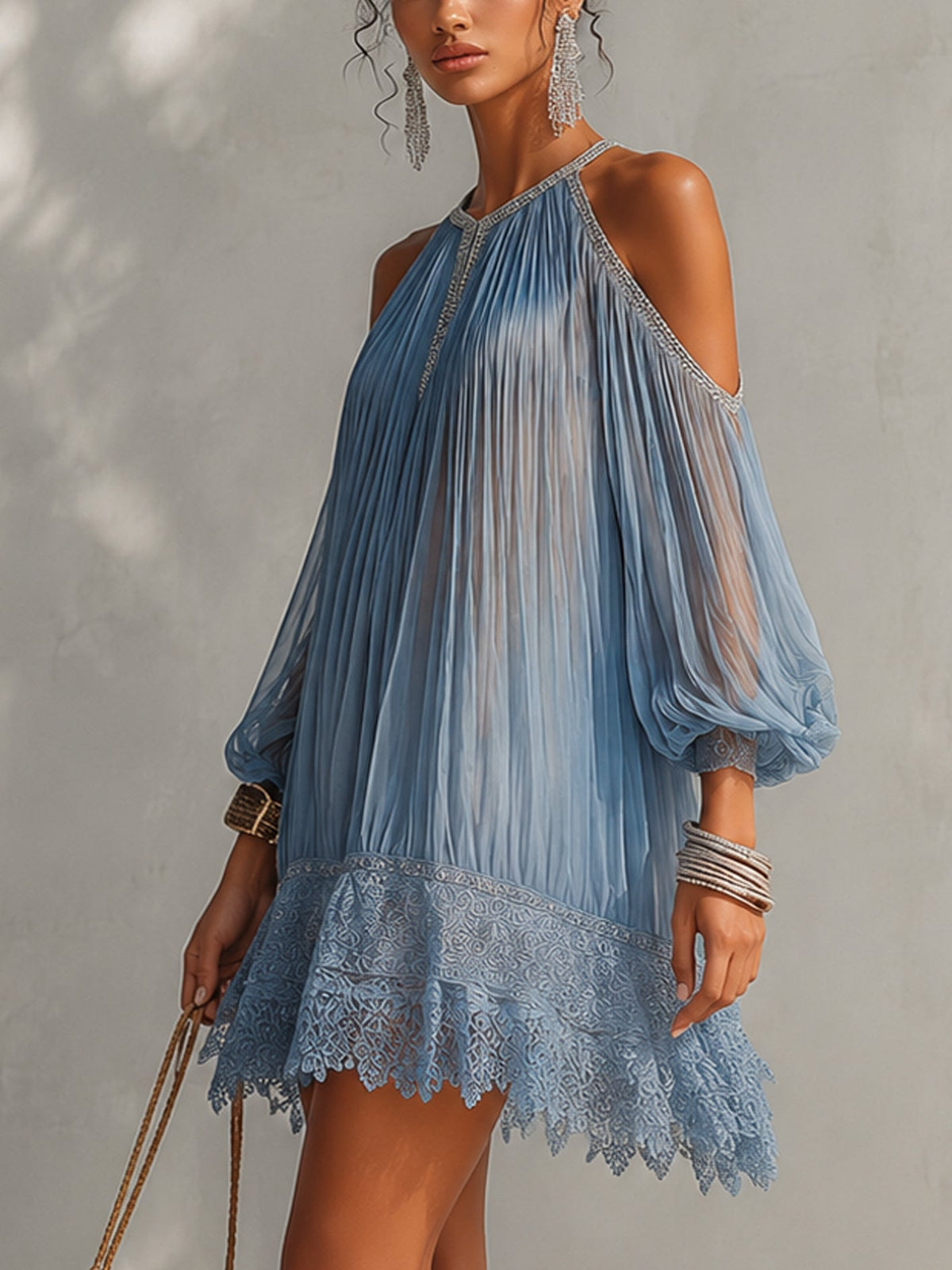Abito Mini Blu Off-Shoulder Arricciato con Orlo in Pizzo