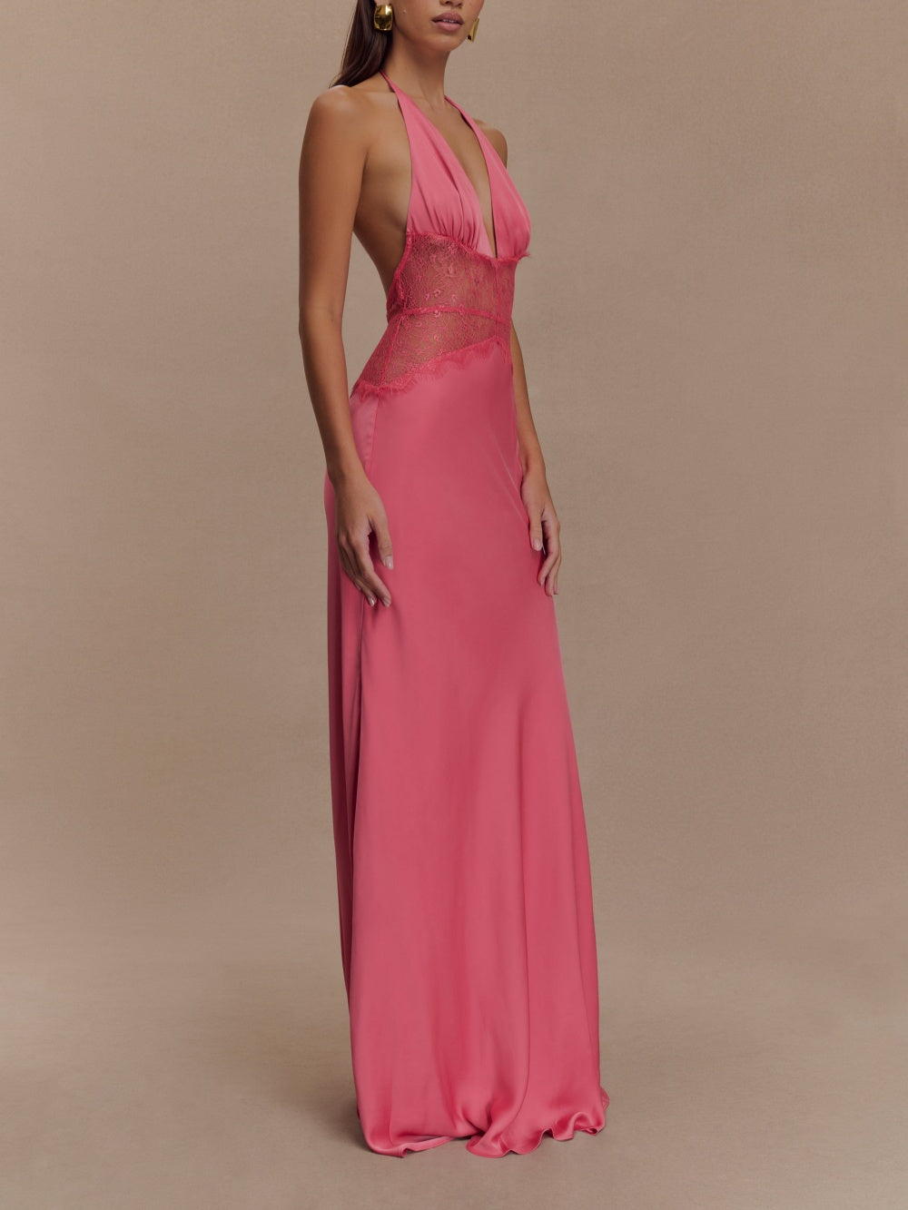 Abito maxi in seta satinata Deep V con scollo all'americana