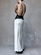 Abito maxi in seta satinata Deep V con scollo all'americana