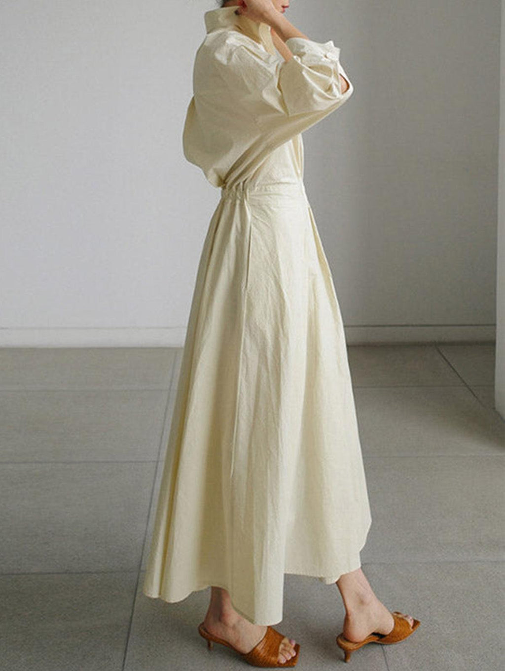 Abito Midi Elegante con Colletto a Revers e Bottoni