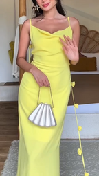 Abito Maxi Halter con Spalline a Fiore e Schiena Scoperta