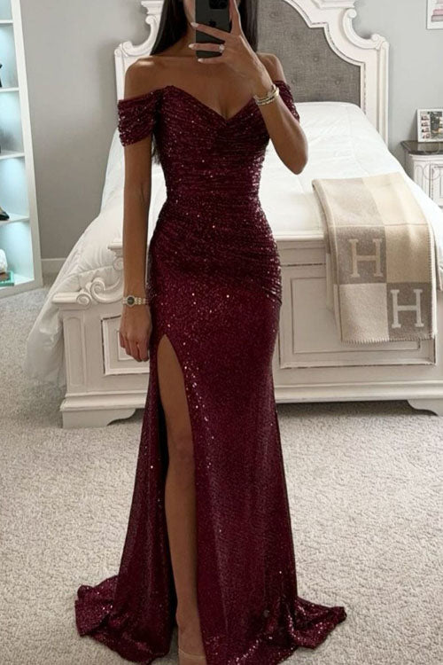 Abito da festa con paillettes, spalle scoperte e spacco