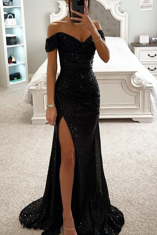 Abito da festa con paillettes, spalle scoperte e spacco