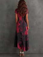 Rosanna | Vestito midi incrociato con stampa astratta, scollo a V, manica corta, cintura e orlo asimmetrico con volant.
