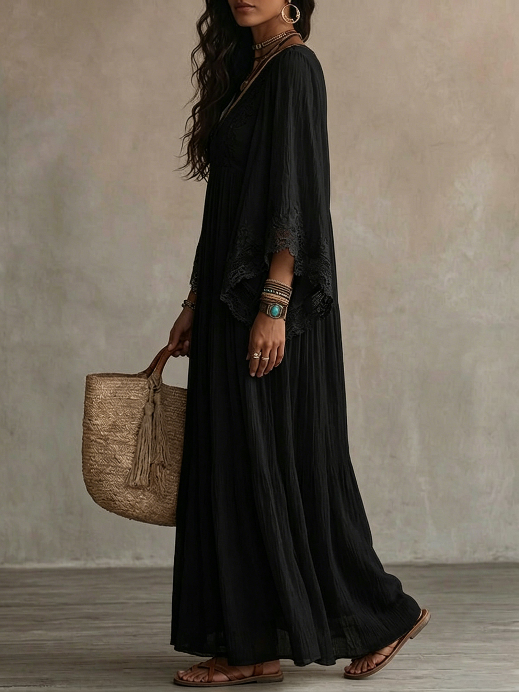 Abito Maxi in Chiffon con Maniche a Pipistrello e Scollatura a V in Pizzo Nero