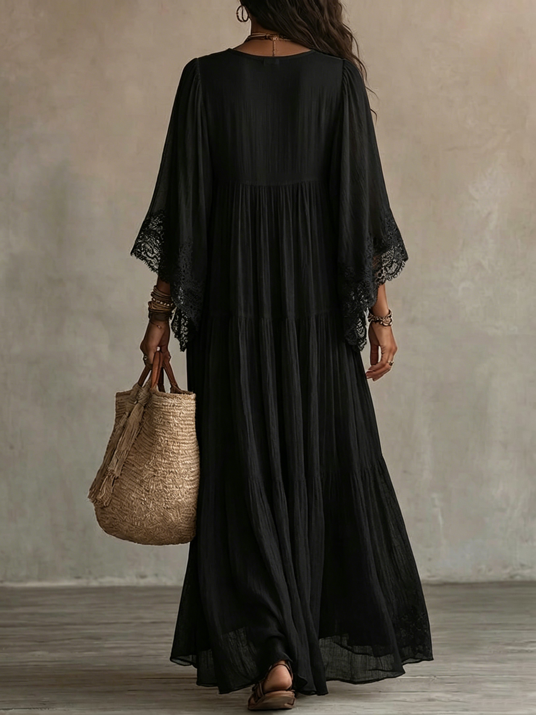 Abito Maxi in Chiffon con Maniche a Pipistrello e Scollatura a V in Pizzo Nero