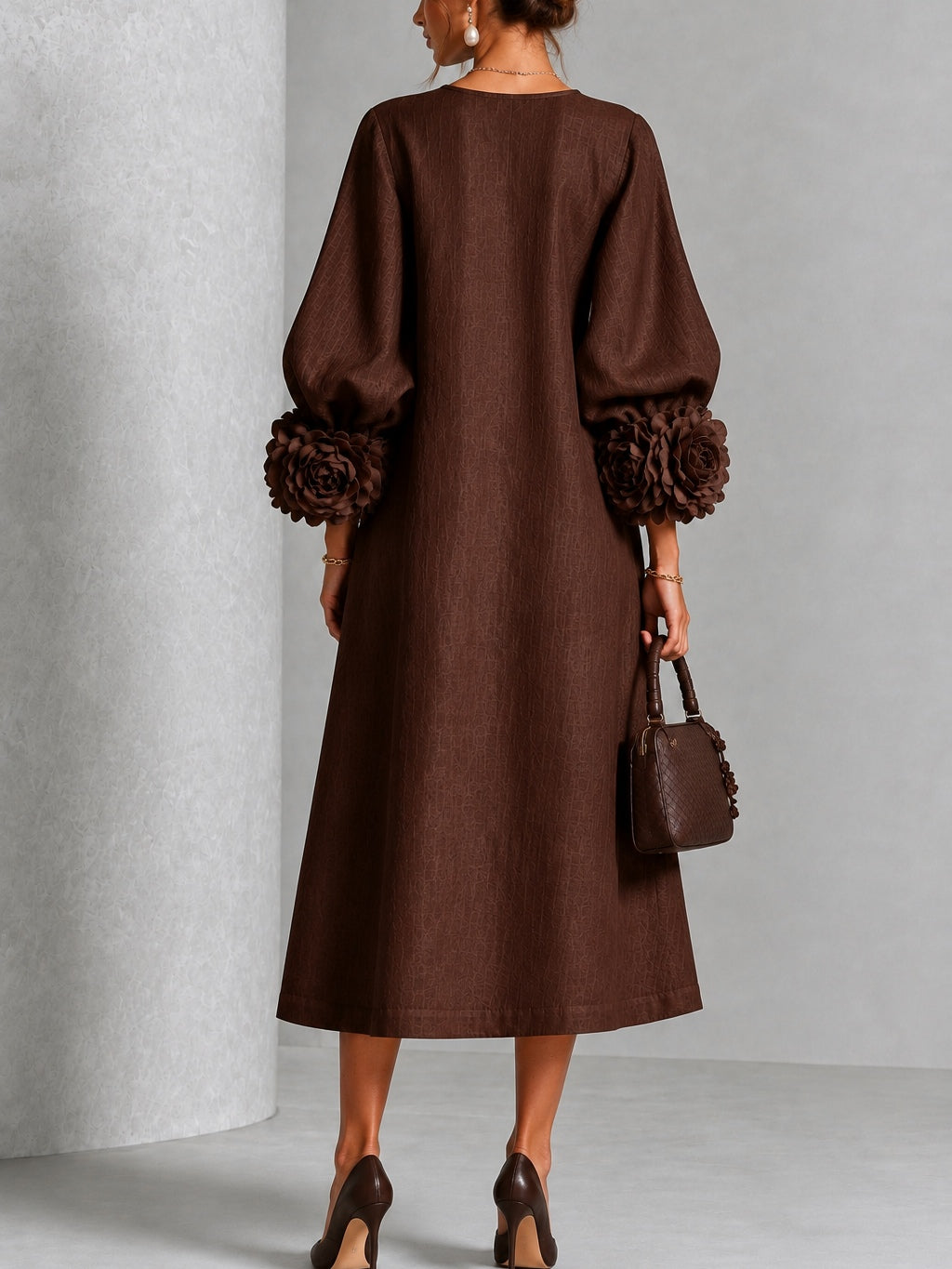 Abito Midi Button-down in Velluto Marrone con Fiori e Maniche Decorative