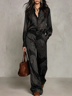 Lorella | Completo di Camicia a Maniche Lunghe in Satin con Stampa Nero e Pantaloni a Gamba Larga