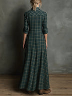 Abito lungo a camicia verde a quadri con colletto a revers