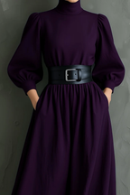 Elegante Abito Maxy Lungo Viola Scuro con Collo Alto e Maniche Lunghe (con cintura)