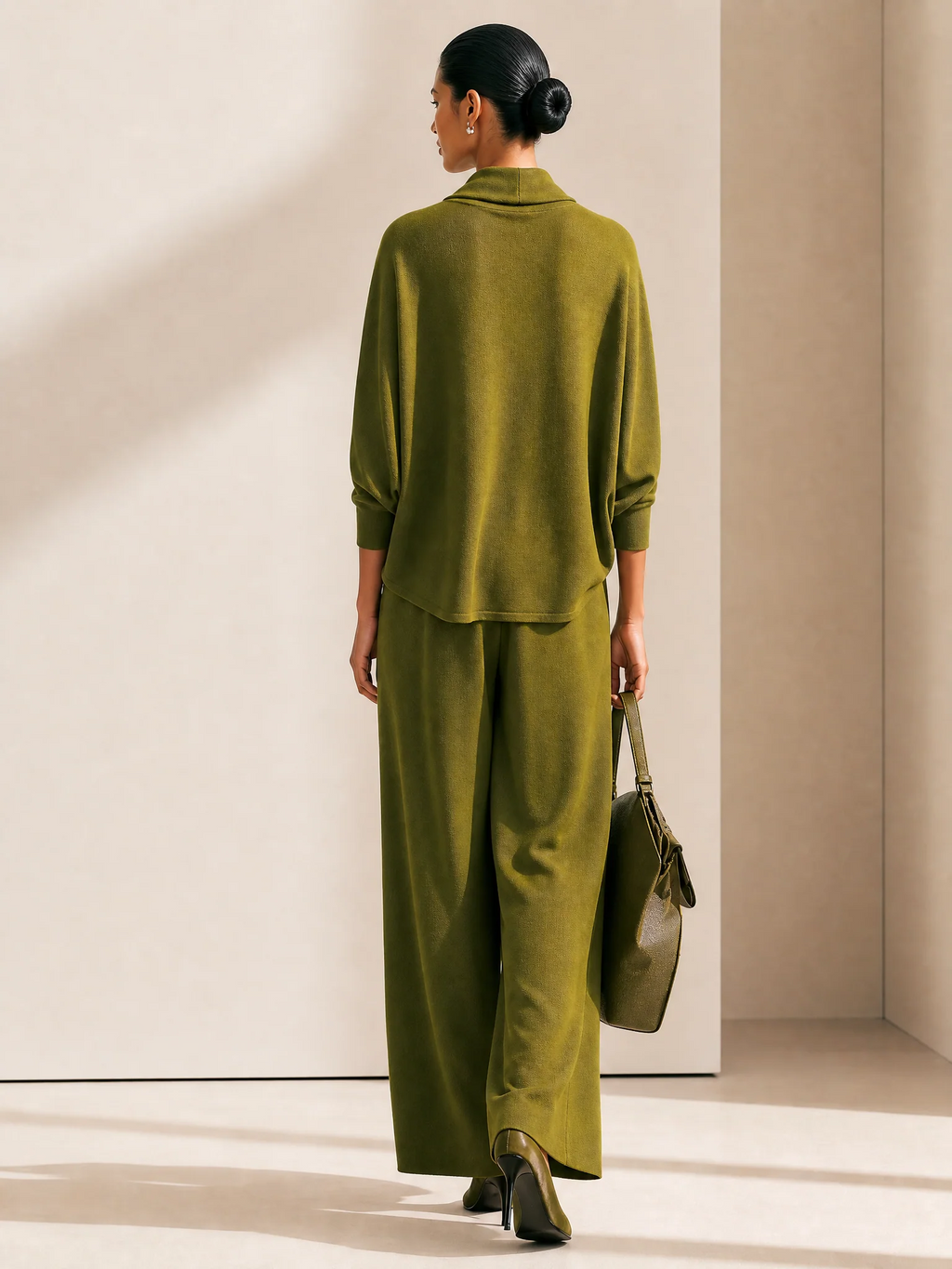Emery | Set di Pantaloni a Gamba Larga con Collo a Cowl Verde Oliva a Maniche Lunghe