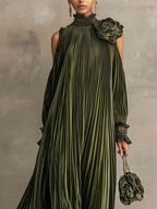 Carol | Abito Maxi Plissettato Verde Oliva con Dettaglio Floreale sulle Spalle