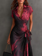 Rosanna | Vestito midi incrociato con stampa astratta, scollo a V, manica corta, cintura e orlo asimmetrico con volant.